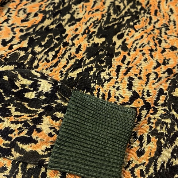 GIANNI Contrast Turtleneck Sweater - Picture 8 of 11